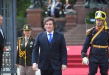 Milei buscará revalidar las credenciales del cambio, acechado por una imagen en baja