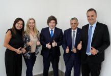 Milei le habla sólo a su tribuna: reduce todo a la defensa de Adorni y malgasta el caso YPF