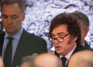 Milei sostiene a Adorni, busca retomar el control de la agenda política y enfrenta la ofensiva de la oposición