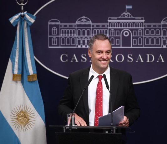 “Pedime disculpas”: qué respondió Adorni al ser consultado por su declaración patrimonial y su viaje a Punta del Este