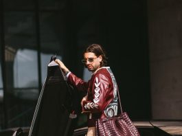 Un lujoso Lamborghini y una exclusiva campera de edición limitada: la glamorosa llegada de una estrella de Hungría al entrenamiento