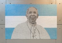 A un año de la muerte del papa Francisco, realizaron un homenaje en la estación San José de Flores del Subte