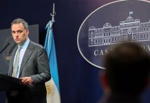 Adorni evalúa hacer otra rueda de prensa y prepara su estrategia judicial ante las dudas por su patrimonio: “Ya lo voy a demostrar”