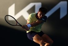 Camilo Ugo Carabelli logró el mejor triunfo de su carrera: barrió a Karen Khachanov y avanzó en el ATP de Barcelona
