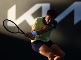 Camilo Ugo Carabelli logró el mejor triunfo de su carrera: barrió a Karen Khachanov y avanzó en el ATP de Barcelona
