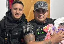 Córdoba: una mujer estaba por dar a luz en su casa, llamó a emergencias y la policía la asistió en el parto