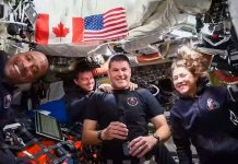 Cuál es el celular que llevan los astronautas de la Artemis II en su viaje a la Luna