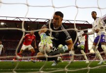 De la descomunal atajada del Dibu Martínez al insólito penal que provocó la derrota de Aston Villa en las semis de la Europa League