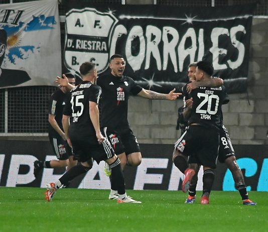 Deportivo Riestra afrontará su histórico debut en Copa Sudamericana ante Palestino de Chile: hora, TV y formaciones