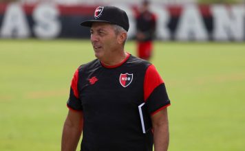 El técnico de Newell’s Frank Kudelka protagonizó un accidente en Rosario: una motociclista resultó herida