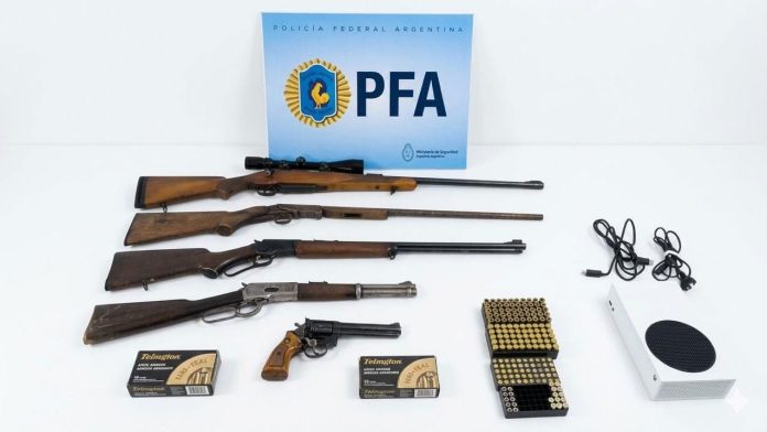 Engañaba a compradores online, los citaba cerca de la Villa 1-11-14 y los asaltaba: lo detuvieron con un arsenal