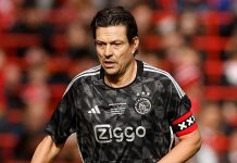 Fue uno de los mejores futbolistas de los 90, brilló en el Ajax, el Barcelona y el Liverpool y vuelve a jugar a los 55 años
