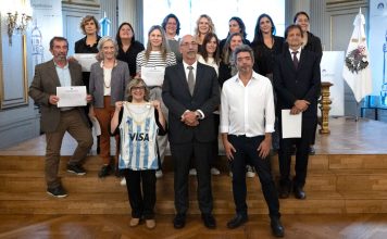 La Legislatura porteña homenajeó a Las Leonas: “Se habla de un equipo que empezó como grupo, siguió como equipo y terminó como familia”