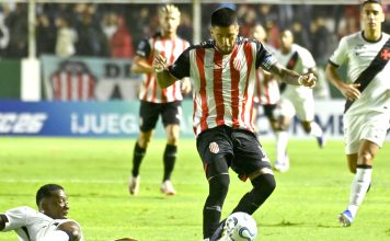 La patada por la que fue expulsado un jugador de Barracas al minuto de ingresar en el empate ante Vasco da Gama por la Sudamericana