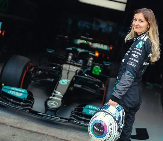 La piloto de 22 años que marcó un hito en la historia de la Fórmula 1 al rodar en un monoplaza de Mercedes