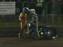 Le recriminó a su rival que lo encerró y se agarraron a golpes: la insólita pelea en una carrera de motos que dio la vuelta al mundo