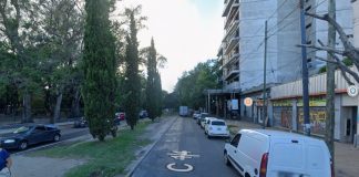 Le robaron millones de pesos a una jubilada en La Plata y los delincuentes intentaron calmarla: “Tenemos abuela”