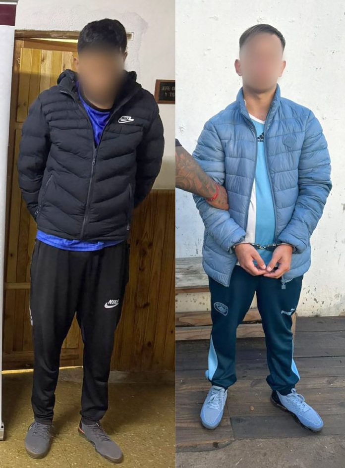 Los chats de la banda de la sextorsión tumbera y una de sus víctimas: “Cola levantada y piernas más abiertas”