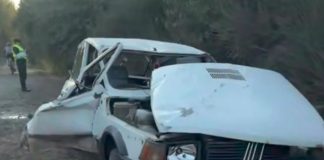 Neuquén: manejaba un Fiat 147 a gran velocidad por un camino de tierra, perdió el control y destruyó el auto