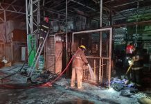 Se incendió un tradicional mercado en Mendoza y quedaron dos puestos destruidos