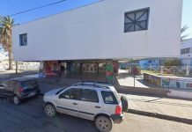 Un adolescente de 15 años apuñaló a otro a la salida del colegio por salir con su pareja