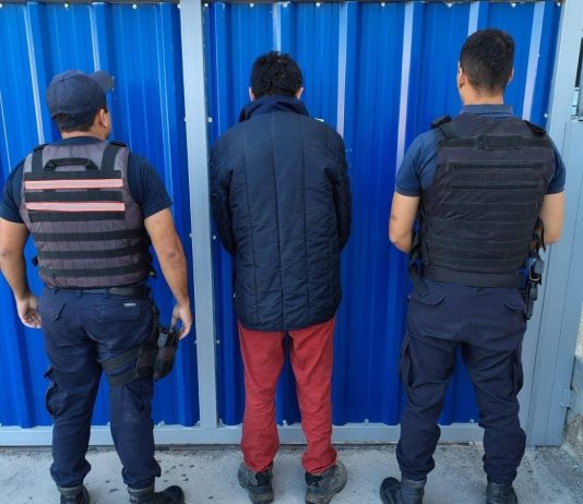 Un hombre intentó matar a su pareja en la habitación de un hotel y amenazó con quitarse la vida antes de ser detenido