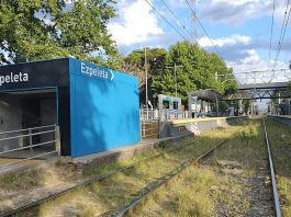 Una adolescente dio a luz con ayuda de ChatGPT y su novio la ayudó a abandonarla en Ezpeleta