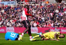 Video: el momento en el que un fanático del Arsenal se burló del Cuti Romero en las calles de Londres