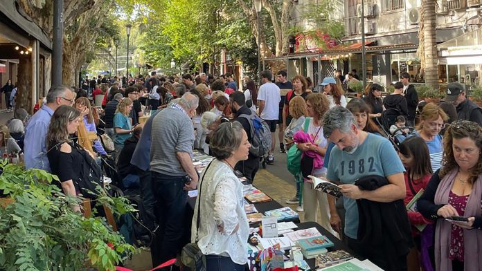 Villa Devoto celebró su primera Feria del Libro en una jornada que marcó un hito para la cultura local