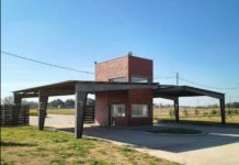 Violento robo en un country de Rosario: ocho hombres derribaron la puerta de una casa y redujeron toda una familia