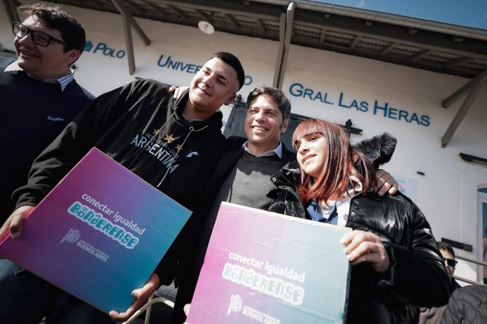 Axel Kicillof se lanza en busca del voto joven para disputarle un electorado clave a los libertarios