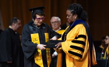 Billie Jean King se graduó a los 82 años: la leyenda del tenis obtuvo su título universitario seis décadas después de comenzar la carrera