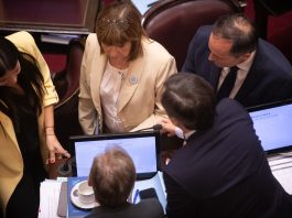 Bullrich se reúne con los dialoguistas en el Senado para definir el articulado final de la reforma laboral