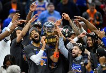 Caos en las calles de Nueva York: los aficionados de los Knicks celebran el regreso del equipo a las Finales de la NBA