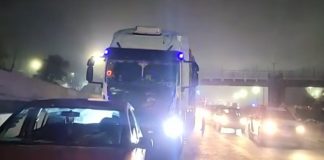 Choque en la autopista Dellepiane: un camión impactó contra un auto y hay congestión de tránsito