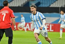 Con un polémico penal a favor, Racing vence a Caracas en un duelo clave por la Copa Sudamericana