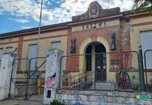 Denunciaron a una preceptora por robarse 45 mil dólares destinado a un viaje de los alumnos: “Me patiné la plata”