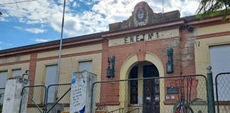 Denunciaron a una preceptora por robarse 45 mil dólares destinado a un viaje de los alumnos: “Me patiné la plata”