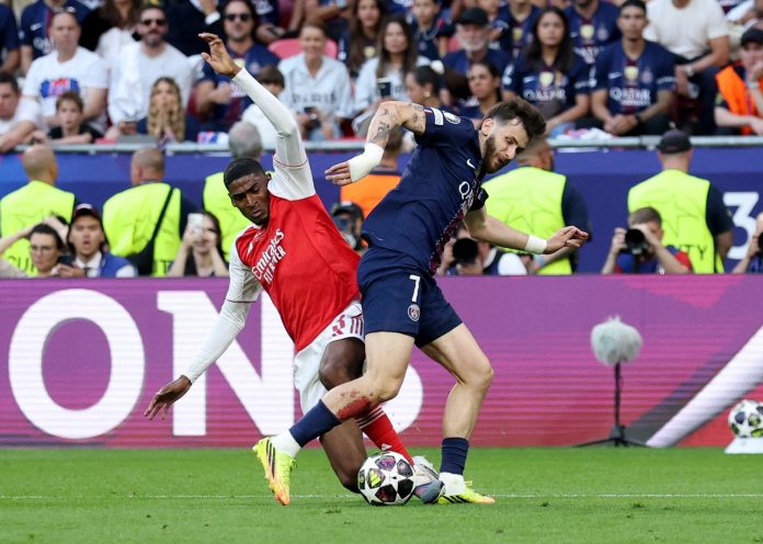 El claro penal sobre Kvaratskhelia que le permitió al PSG igualar la final de Champions League ante Arsenal