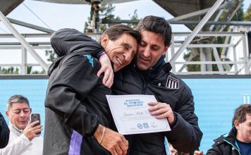 El contrapunto entre Diego Milito y Gustavo Costas tras su salida de Racing que generó el enojo de los hinchas