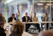 El gobierno porteño simplificará el sistema de taxis y se les exigirá licencia profesional a los choferes de aplicaciones