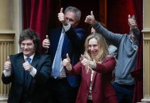 El Gobierno, resignado ante el caso Adorni, apuesta todo al Mundial para cambiar el clima político