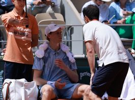 El momento del colapso de Jannik Sinner cuando estaba a un game del triunfo ante Cerúndolo en Roland Garros y la polémica detrás de su atención médica