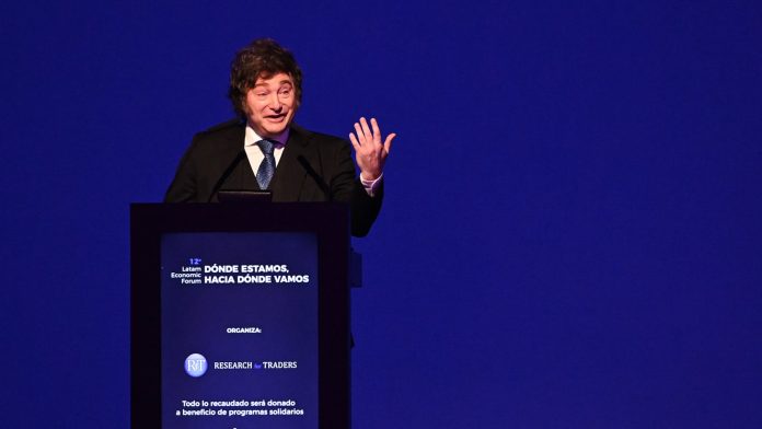 El Presidente ponderó a varios integrantes de su gabinete en medio de un discurso con fuerte impronta económica