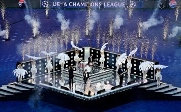El show de la final de Champions League: la entrada de los equipos tras el recital de The Killers antes de Arsenal-PSG