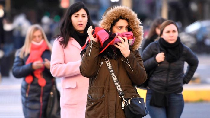 Frío polar, cielo despejado y sin pronóstico de lluvia: cómo seguirá el tiempo esta semana