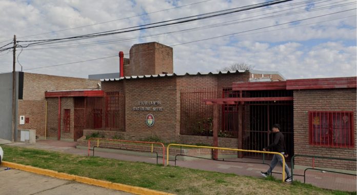 Fue a buscar a su hijo a la escuela, una patota la atacó y la apuñaló frente a todos los alumnos en Paraná