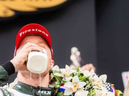 Ganó la carrera más ajustada de la historia por 18 milésimas de segundo y se llevó un premio sin precedentes en las 500 Millas de Indianápolis