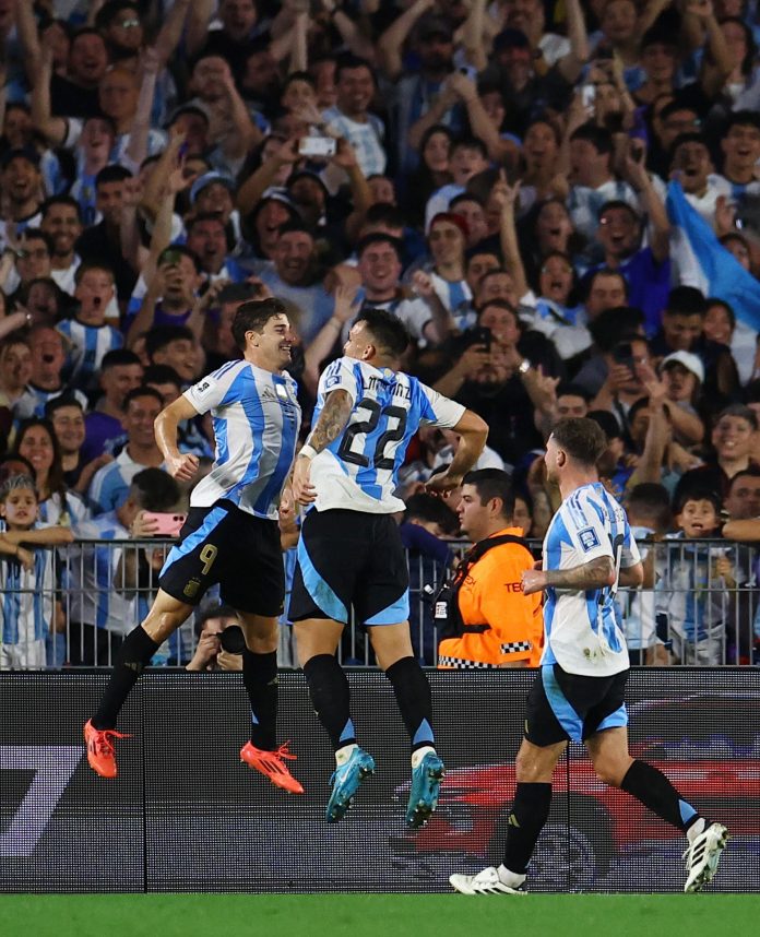 Julián Álvarez habló de la competencia interna que tiene con Lautaro Martínez en la selección argentina