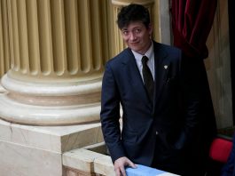 La Casa Blanca planteó a Santiago Caputo su preocupación por la ofensiva de China para acceder a los recursos estratégicos de la Argentina